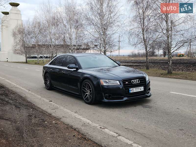 Седан Audi A8 2016 в Дніпрі