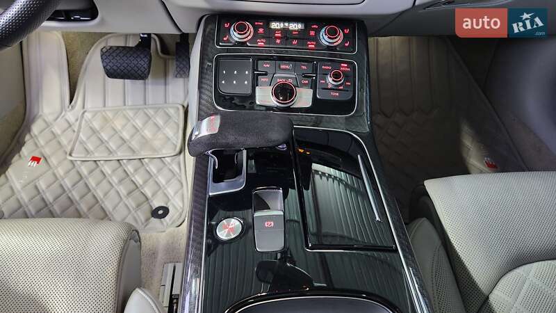 Седан Audi A8 2016 в Дніпрі