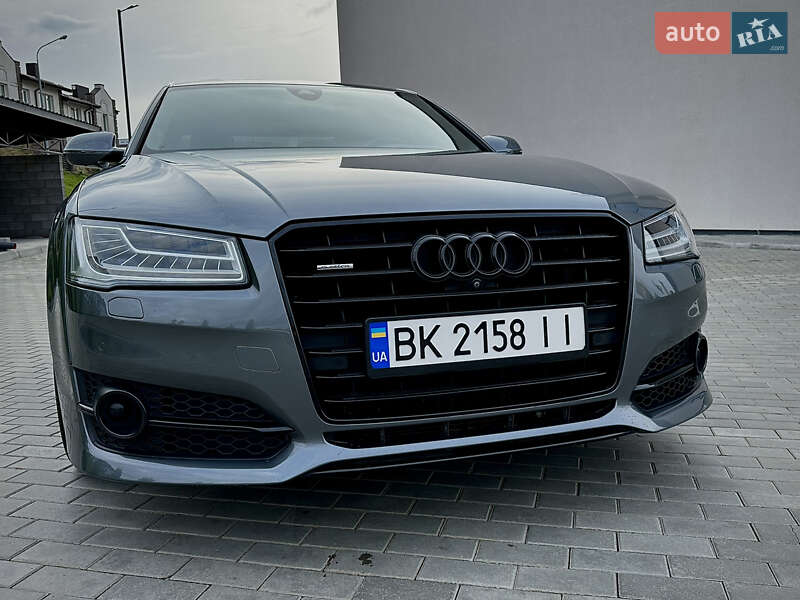 Седан Audi A8 2016 в Рівному