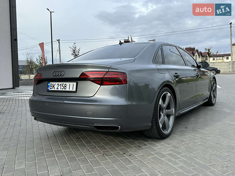 Седан Audi A8 2016 в Рівному