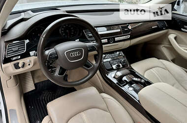 Седан Audi A8 2014 в Львові