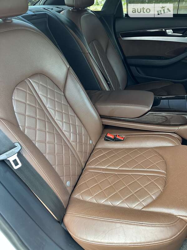 Седан Audi A8 2013 в Ивано-Франковске