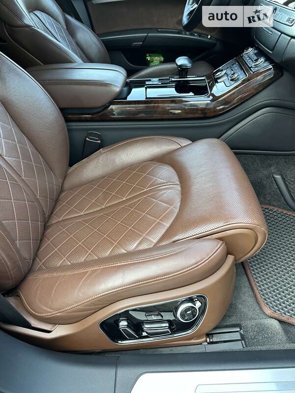 Седан Audi A8 2013 в Ивано-Франковске
