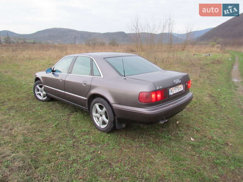 Седан Audi A8 1995 в Ужгороде