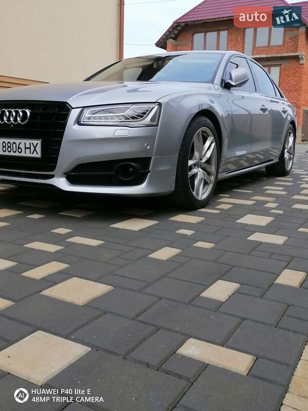 Седан Audi A8 2015 в Иршаве