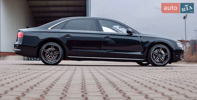 Седан Audi A8 2012 в Луцке
