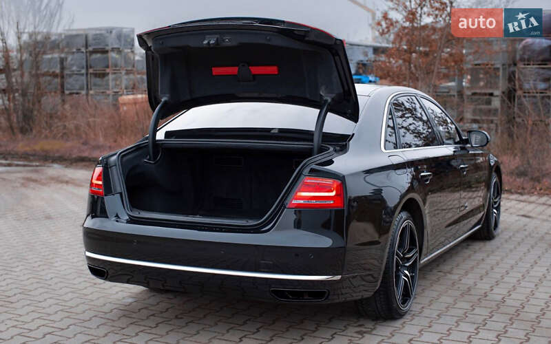 Седан Audi A8 2012 в Луцке