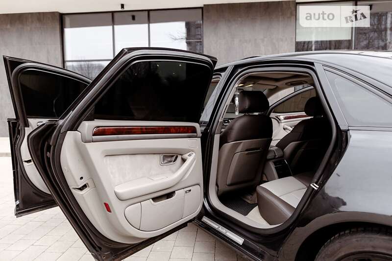 Седан Audi A8 2003 в Ужгороде