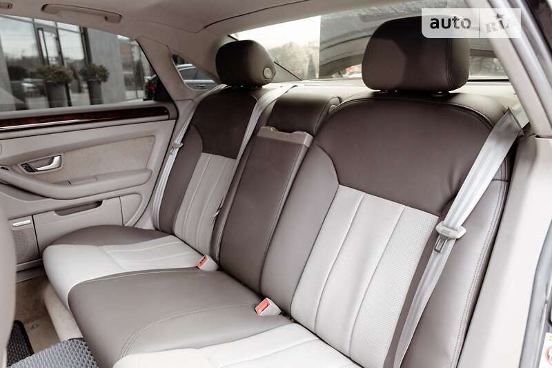 Седан Audi A8 2003 в Ужгороде