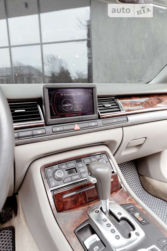 Седан Audi A8 2003 в Ужгороде