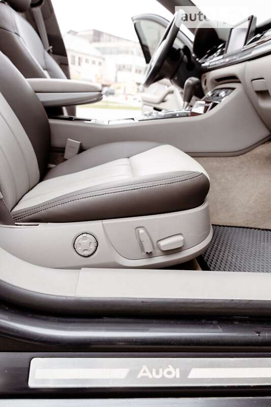 Седан Audi A8 2003 в Ужгороде