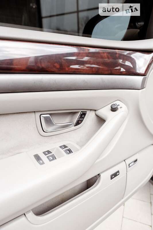 Седан Audi A8 2003 в Ужгороде