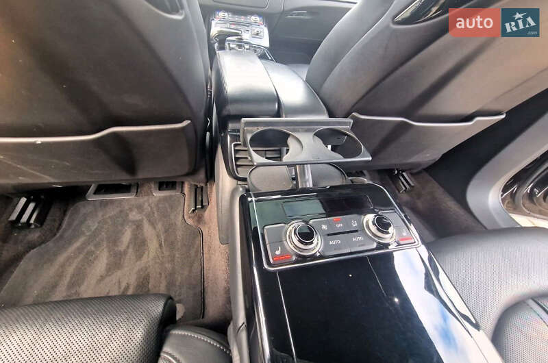 Седан Audi A8 2012 в Киеве