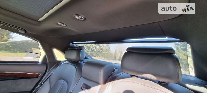 Седан Audi A8 2013 в Дубні