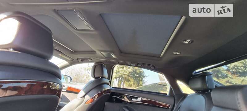 Седан Audi A8 2013 в Дубні
