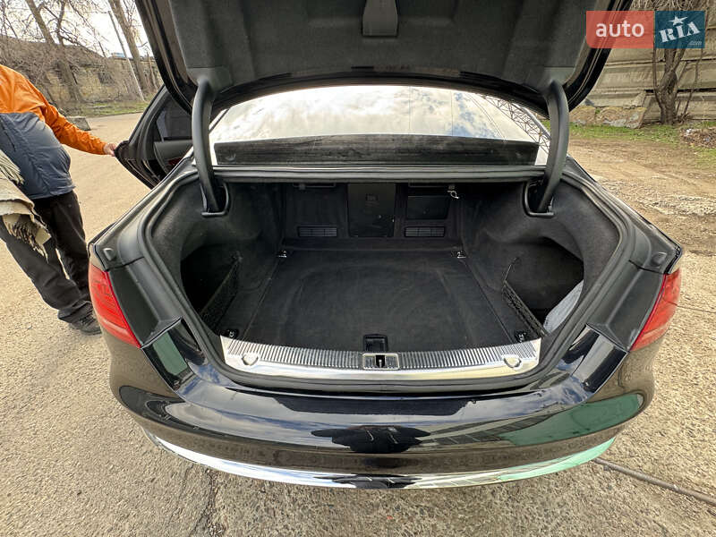 Седан Audi A8 2013 в Одессе