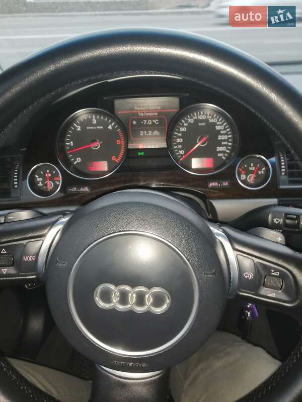 Седан Audi A8 2005 в Киеве