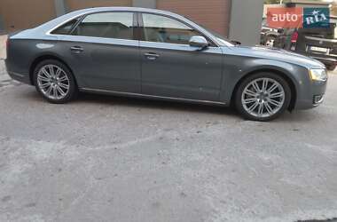 Седан Audi A8 2015 в 