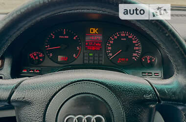 Седан Audi A8 1998 в Вараше