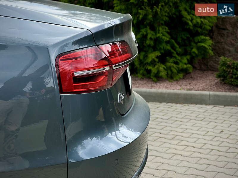 Седан Audi A8 2014 в Киеве