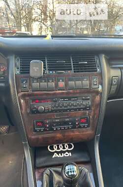 Седан Audi A8 1997 в Ровно