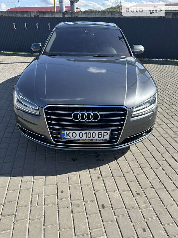 Седан Audi A8 2014 в Мукачево