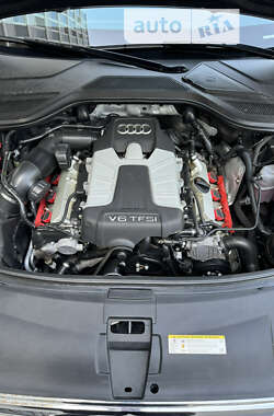 Седан Audi A8 2012 в Горішніх Плавнях