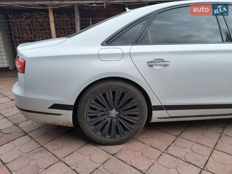 Седан Audi A8 2015 в Чернігові