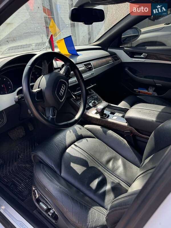 Седан Audi A8 2015 в Чернігові