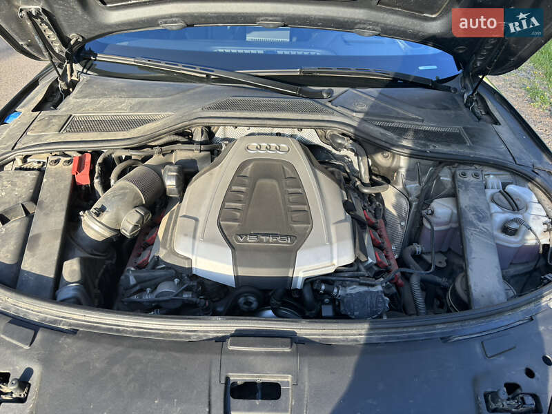 Седан Audi A8 2015 в Луцьку