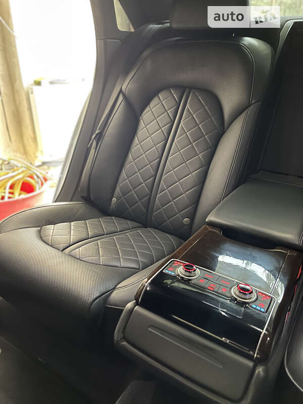 Седан Audi A8 2017 в Львове