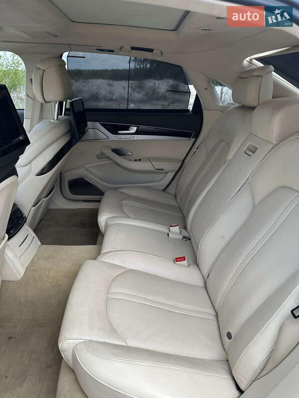 Седан Audi A8 2012 в Києві
