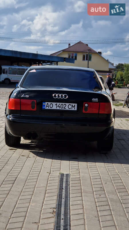 Седан Audi A8 1995 в Ужгороде