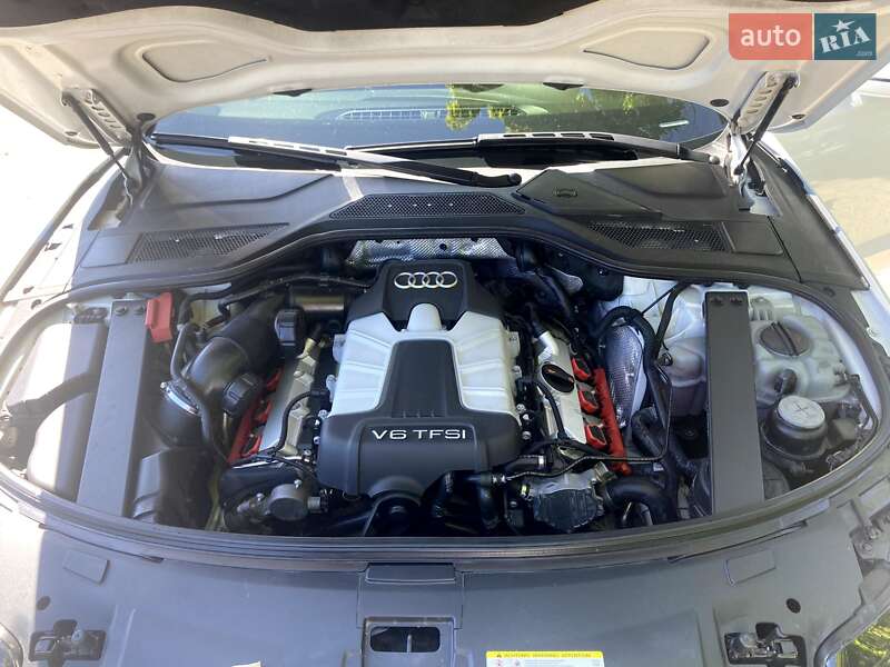 Седан Audi A8 2012 в Чугуєві