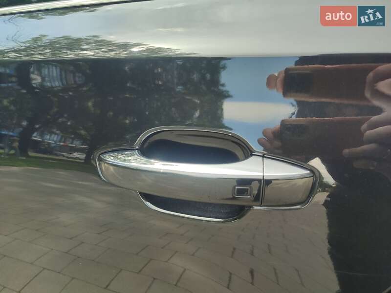 Седан Audi A8 2013 в Ужгороде