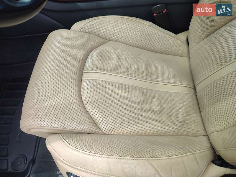 Седан Audi A8 2013 в Ужгороде