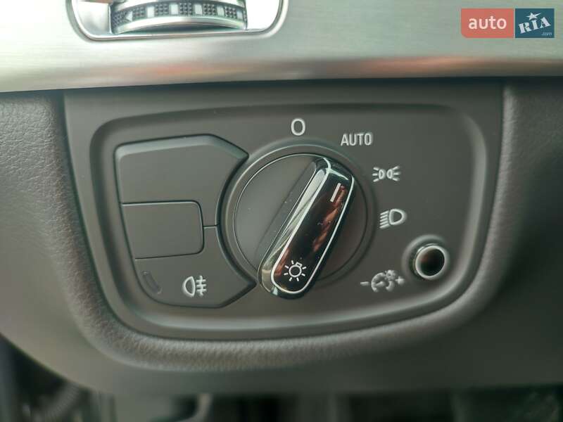Седан Audi A8 2013 в Ужгороде