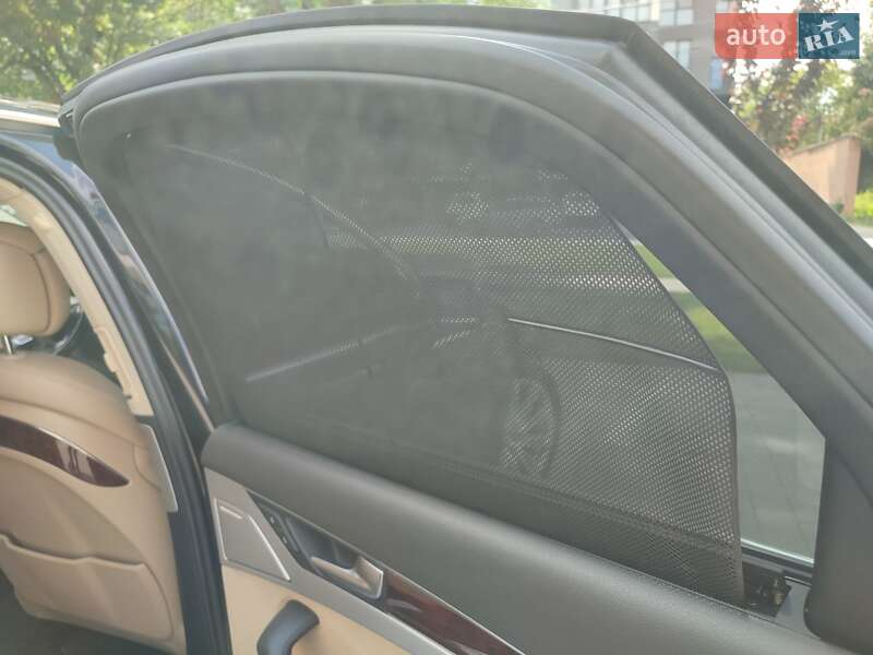 Седан Audi A8 2013 в Ужгороде