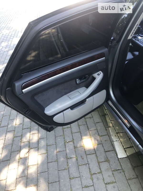 Седан Audi A8 2009 в Копичинці