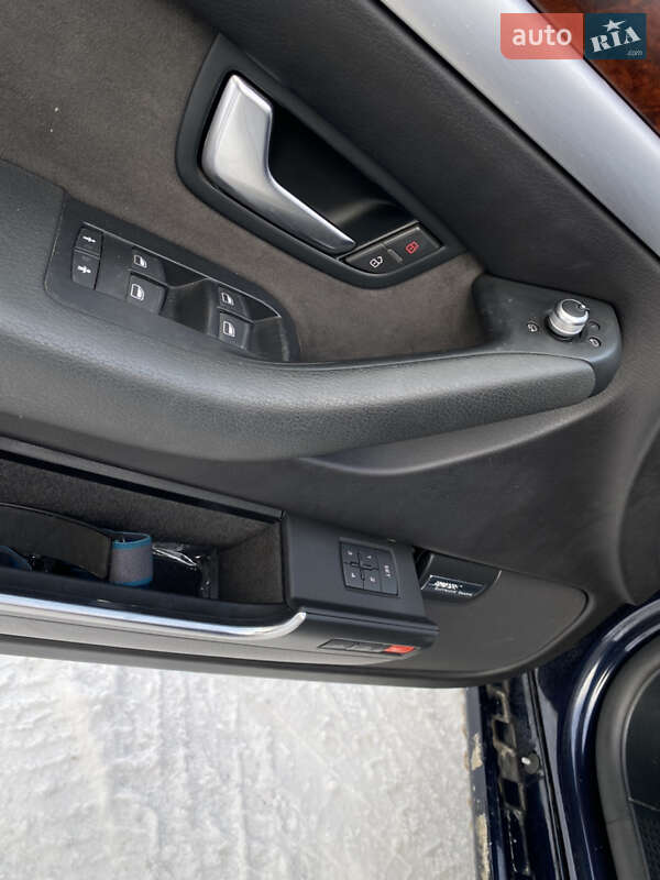 Седан Audi A8 2009 в Звягеле