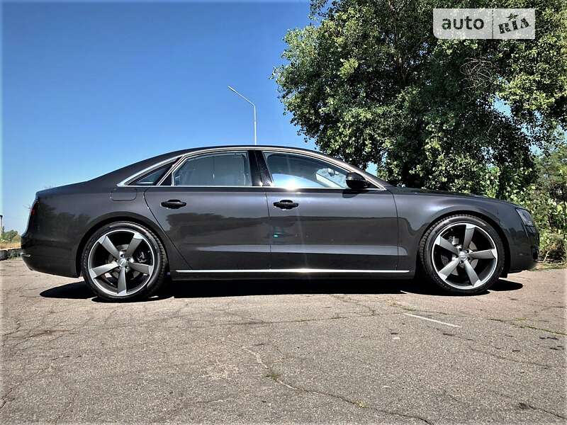 Седан Audi A8 2012 в Кременчуці