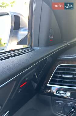 Седан Audi A8 2015 в 