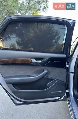 Седан Audi A8 2015 в 
