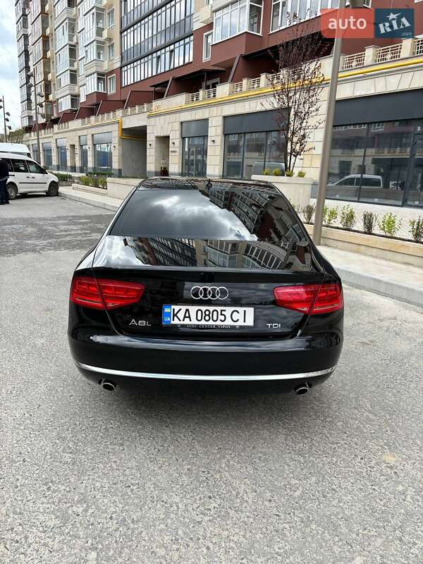 Седан Audi A8 2011 в Умані