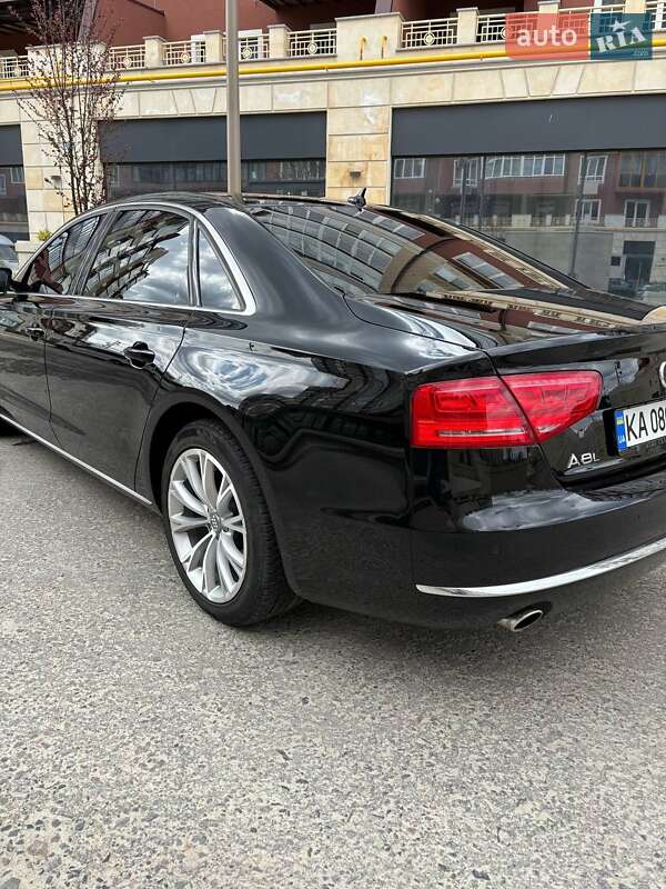 Седан Audi A8 2011 в Умані