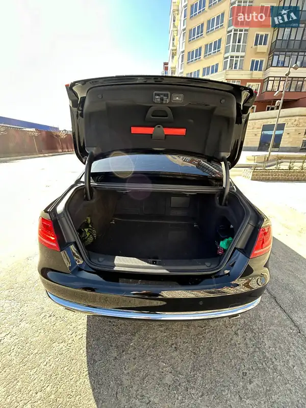 Седан Audi A8 2011 в 