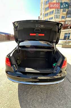 Седан Audi A8 2011 в 