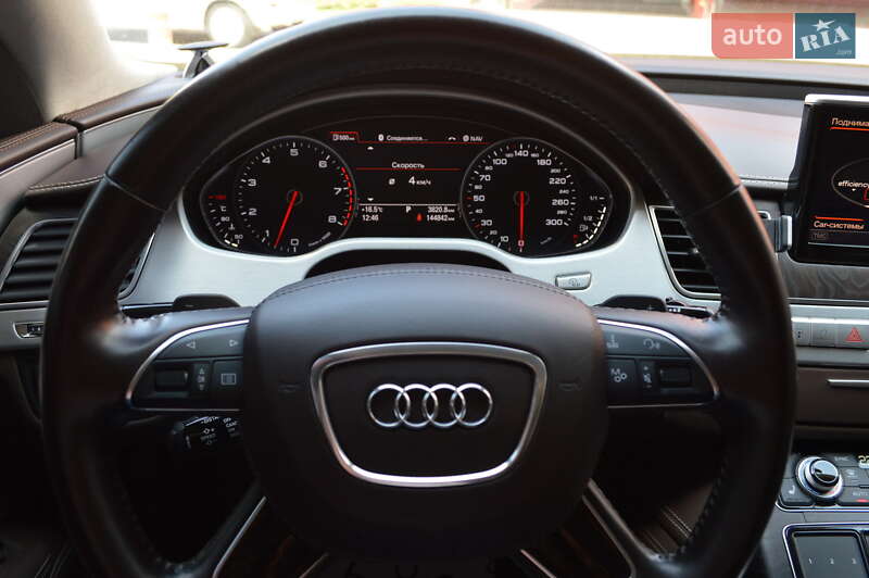 Седан Audi A8 2012 в Львове