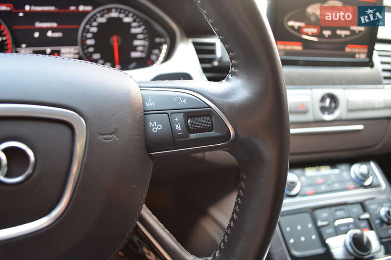 Седан Audi A8 2012 в Львове