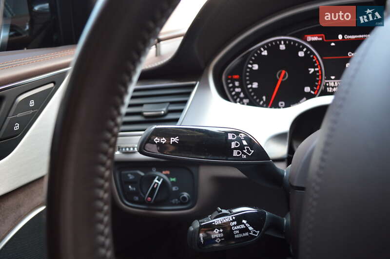 Седан Audi A8 2012 в Львове
